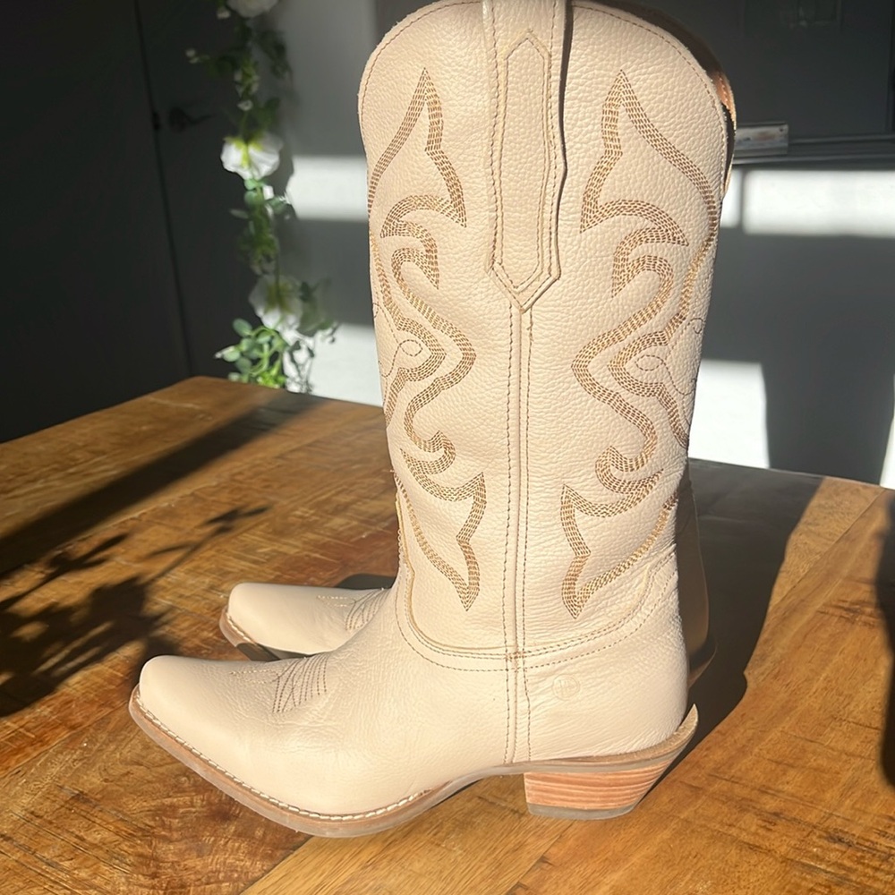 Dingo out west boot Sand color worn once. Excellent like new condition.